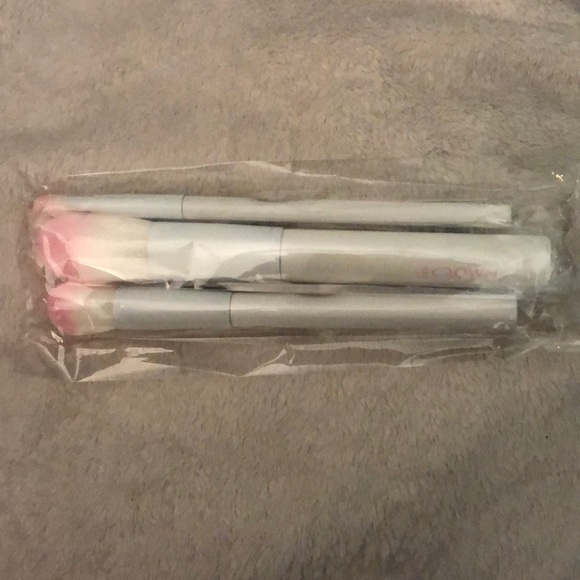 2/25$ Brand new Crown brush set - Picture 1 of 3